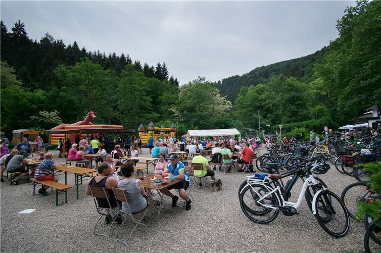 Mit Hüpfburgen und bei einem tollen gastronomischen Angebot konnten die Teilnehmer der Jubiläumsveranstaltung pausieren.Andreas Pacek