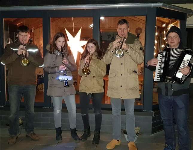 Mit Ihrer Musik konnten in Rodder einige Musikanten 600 Euro Spendengelder für die „Elterninitiative krebskranker Kinder St. Augustin e.V.“ sammeln. Foto: privat