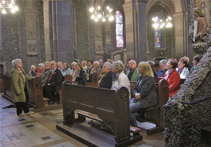 Mit Interesse verfolgten wir die Erklärungen unserer Führerin zur imposanten Ausstattung der Kirche.