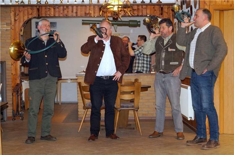 Mit Jagdsignalen wurde die Hegering-Versammlung musikalisch umrahmt.  Fotos: Benedikt Schmitt