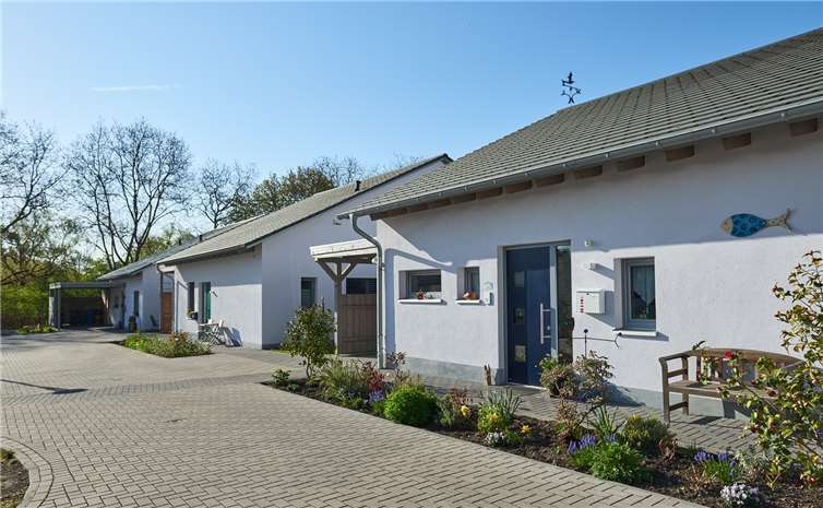 Mit KLB-Leichtbetonsteinen entsteht massives Mauerwerk, das auch hohen Temperaturen standhält. So verschafft es Bewohnern im Brandfall genügend Zeit, der Gefahrenzone zu entkommen. Fotos: KLB Klimaleichtblock