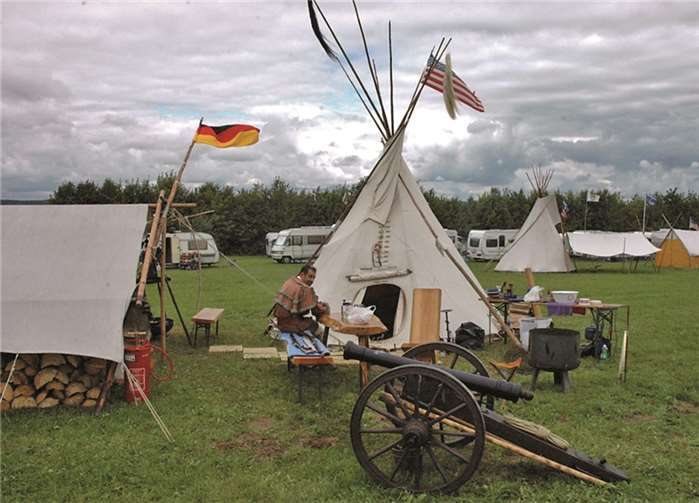 Mit Kanone und Tipi in Wershofen.