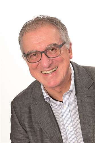 Mit Karl Maron leitet ein erfahrener und engagierter Pädagoge die Remagener Realschule plus in ihrer letzten Phase. privat