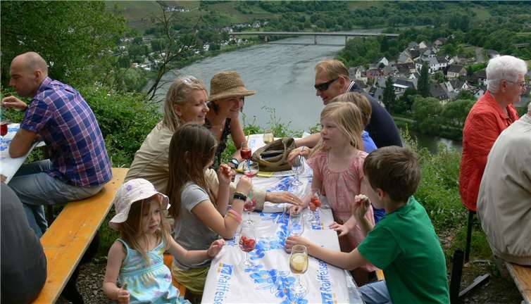 Mit Kind und Kegel waren zahlreiche Familien auf dem Weinlagenfest unterwegs, denn auch für die kleinen Besucher gab es fruchtige Überraschungen. te