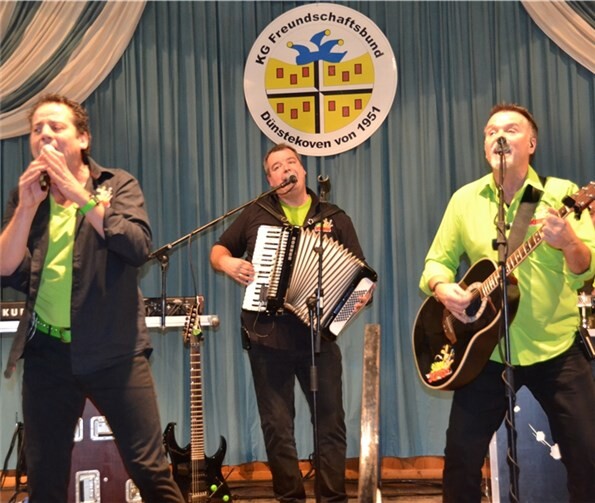 Mit Kölschen Liedern begeisterte die Mundartband „Sibbeschuss“.