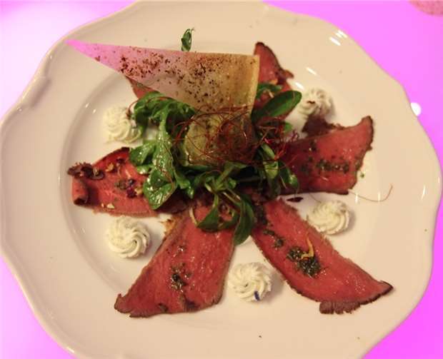 Mit Köstlichkeiten wie Pastrami vom Wild will Markus Bitzen vom Jagdhaus Rech die Gäste kulinarisch verwöhnen.