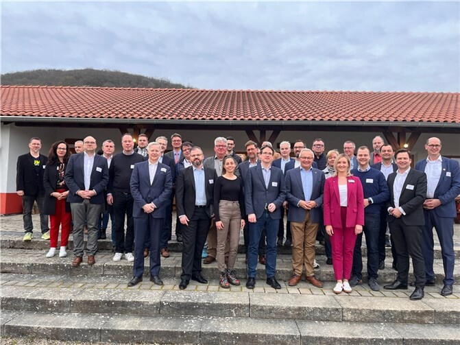 Mit Landrat Achim Hallerbach und Verbandsbürgermeister Jan Ermtraud sowie IHK-Regional-Geschäftsführerin Kristina Kutting und dem Geschäftsführer der Wirtschaftsförderungs-GmbH des Landkreises, Harald Schmillen, war geballte Wirtschaftskompetenz aus dem Landkreis Neuwied in die Rheinbrohler Römerwelt gekommen.  Foto: Jörg Hohenadl