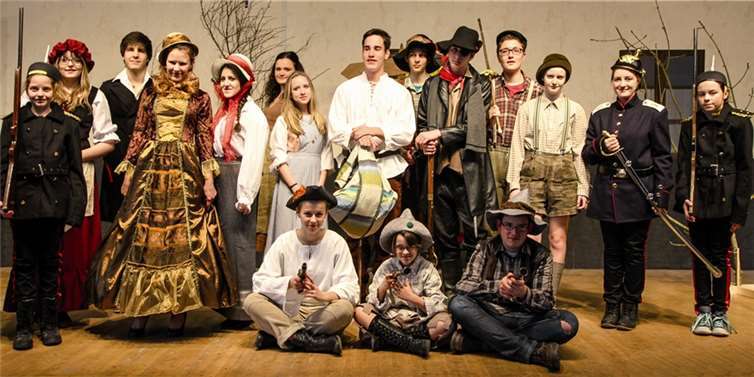 Mit Leidenschaft und Spaß spielt das Ensemble des Jugendtheaters „Das Wirtshaus im Spessart“. -EP-