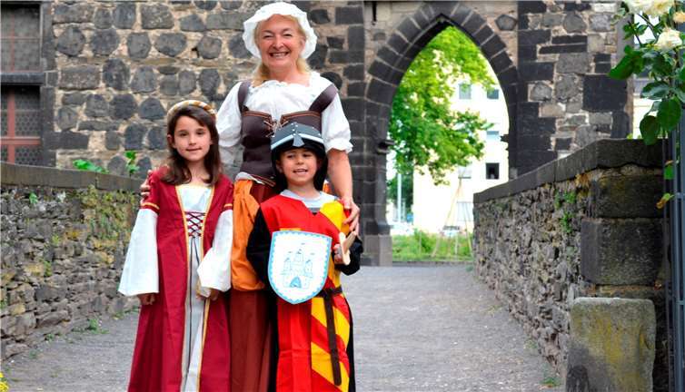 Mit Magd Marta erleben die Kinder eine spannende Reise ins Mittelalter. Foto: Stadtmuseum Andernach