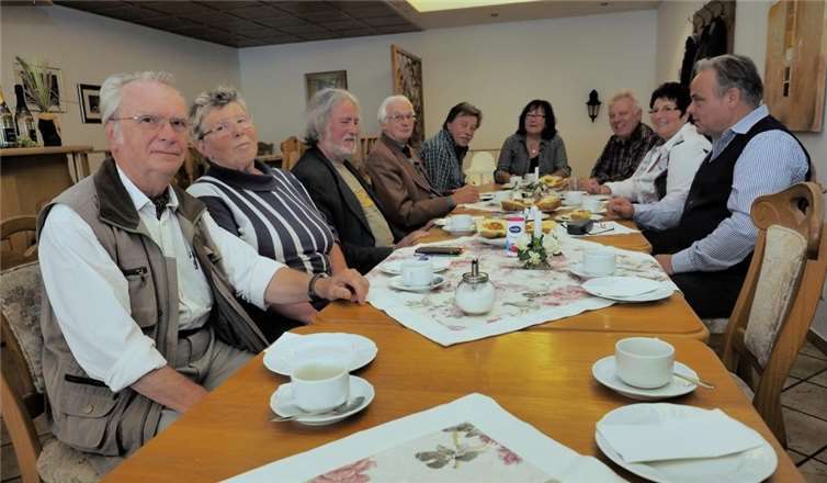 Mit Manfred Ruch (r.), Kandidat für das Bürgermeisteramt in Sinzig, entwickelte sich beim ersten Seniorenfrühstück der SPD-AG 60 plus in Bad Bodendorf ein lebhafter Austausch.  SPD-AG 60plus/Wolfgang Seidenfuß