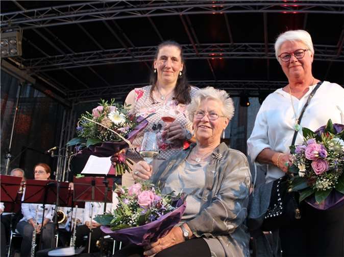 Mit Marita Schmitz (geborene Heinzen, 60 Jahre, später auch Deutsche Weinkönigin...