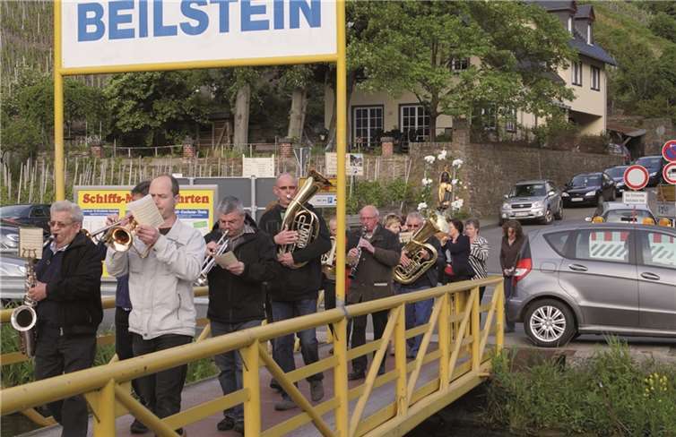 Mit Musik ging es über die Landungsbrücke auf die „Wappen von Cochem.“