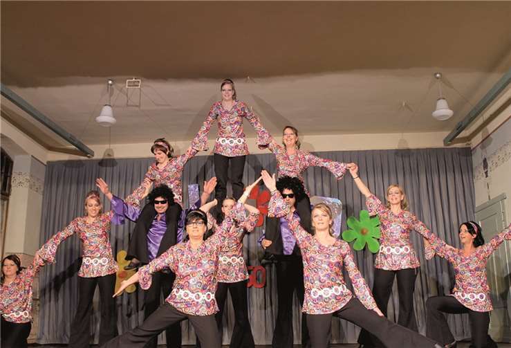 Mit Musik von Boney-M versetzte das Möhnenballett den Saal in die Discozeit der 70er Jahre; die 80er wurden nach Songs von George Michel und Madonna von den Nachwuchsakteuren des Vereins tänzerisch dargestellt.