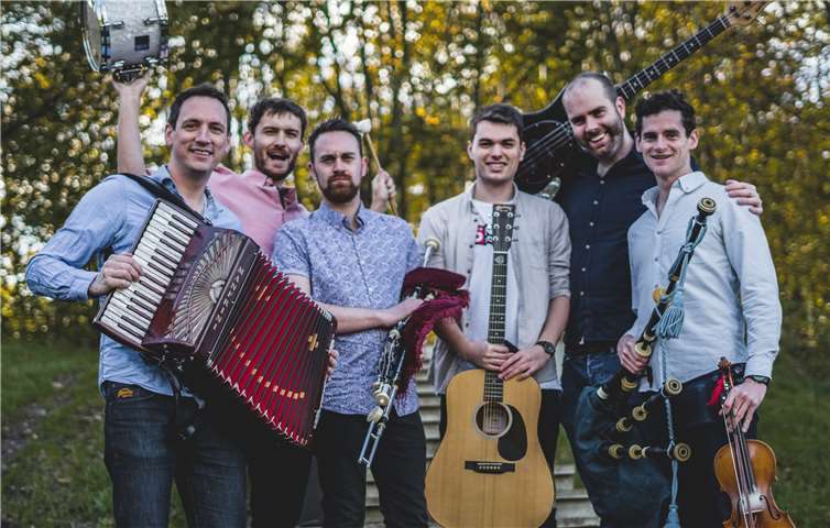 Mit Musikern aus Schottland und Irland kommen „Manran“ im November zum „Irish-Folk-Special“ beim 28. Kleinkunstfestival Folk & Fools. Privat