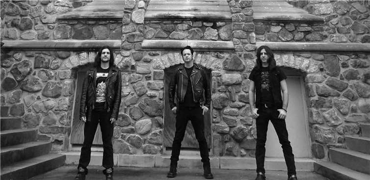 Mit NIGHT DEMON steht eine US-Band auf der Bühne, die wohl in den letzten Jahren zu den spielfreudigsten und angesagtesten Bands des Genres zählt. Foto: A Chance for Metal