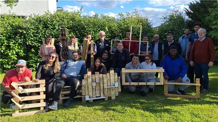 Mit Phantasie, Engagement und handwerklichem Geschick gelang es den Teilnehmerinnen und Teilnehmern vorzeigbare Werkstücke zu präsentieren. Foto: Axel Sattler