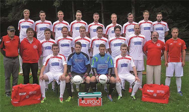 Mit Platz fünf erfüllt der SC Berod-Wahlrod alle Erwartungen seiner Zuschauer. Zum Auftakt soll nun ein Dreier beim TuS Gückingen folgen. Oben v.l.: Daniel Frohn, Timo Land, Rene Nagel, Kevin Weller, Damian Henzel, Robin Cousin, Kai Scavelli, Felix Velten, Nick Neumann. Mitte v.l.: Betreuer Burkhard Strunk, Betreuer Christof Weller, Henrik Udert, Ayhan Saygan, Martin Müller, Steven Lauterbach, Ingo Brandenburger, Dennis Hähr, sportl. Leiter Karlo Spahr, Trainer Thomas Schäfer, Vorne v.l.: Mario Pavelic, Konstantin Redel, Julian Gansauer, Tim Pfeiffer. -TH-