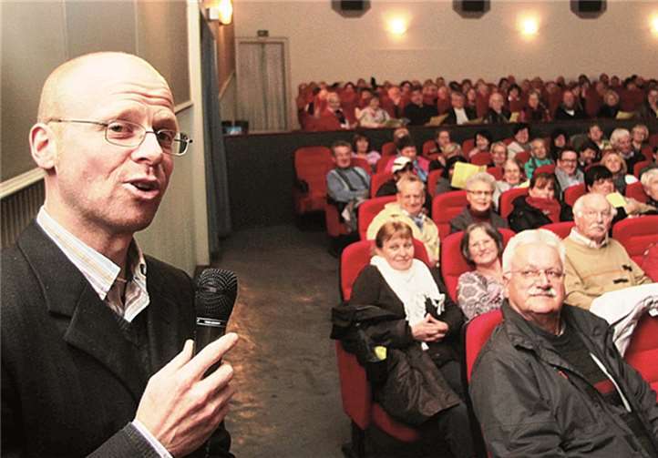 Mit Regisseur Jan Tengeler kam ein aufschlussreiches Filmgespräch zustande.  Privat