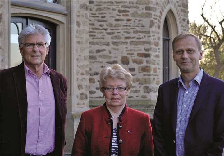 Mit Richter Dr. Gerald Prinz (r.) durften Marie-Luise Moeren, Vorsitzende der Kolpingfamilie Sinzig, und ihr Stellvertreter Karlheinz Müller einen Experten zum Thema „Rechtliche Vorsorge für Krankheit und Alter“ begrüßen.