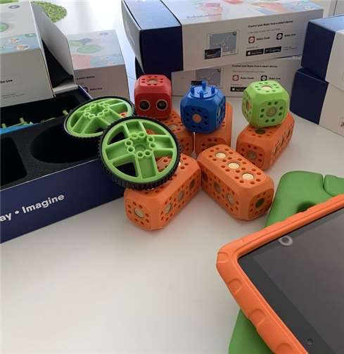 Mit Robo-Wunderkind erhalten die Kinder einen ersten Einblick in die Welt der Programmierung. Foto: JUZ "Zweite Heimat"