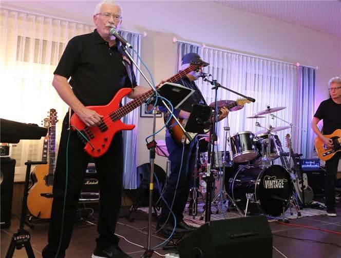 Mit Rockmusik von Hand gemacht begeisterte VINTAGE das Publikum in Meckenheim.StF