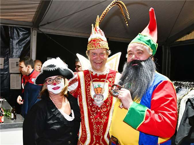 Mit Rudi I. konnten die Westumer Karnevalisten im Jahr ihres 85. Jubiläums eine strahlende Tollität vorstellen. Fotos: RASCH