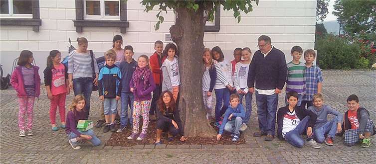 Mit Samenbomben waren die Schüler der Klasse 4c der Regenbogenschule unterwegs. -BL-