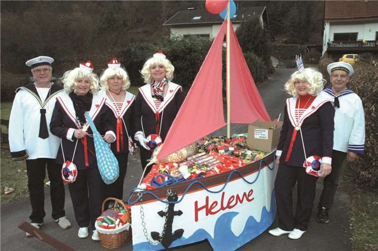 Mit "Schiff ahoi" stachen Obermöhn Helene Surges und ihre Matrosen mit dem Segelboot in See. UM
