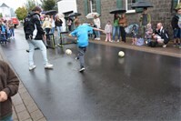 Mit Schmackes soll der Ball ins Netz rein!