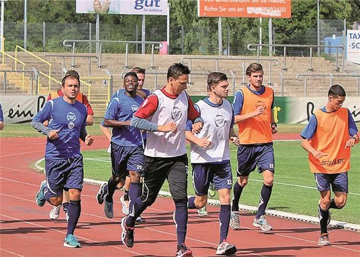 Mit Schwung in die neue Saison: Der Kader der TuS arbeitet seit Montag wieder an seiner Fitness, um pünktlich zum Saisonstart Anfang August wieder in der Regionalliga auf Punktejagd gegen zu können. TH