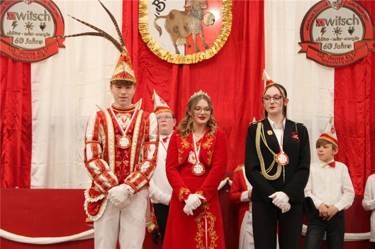 Mit Sophie I. (Jonas) und Leon I. (Rosenthal) und Adjutantin Romy Jansen ist ein im Karneval aufgewachsener Nachwuchs im Amt.  Foto: David Jacobs