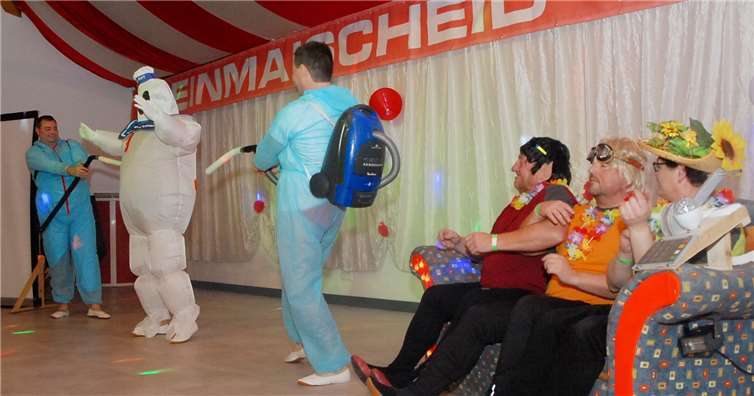 Mit Spannung erwartet werden in jedem Jahr„Die Klosterbrüder“. Diesmal begaben sie sich mit dem „Traumschiff Surprise“ auf eine Reise durch die Zeit.