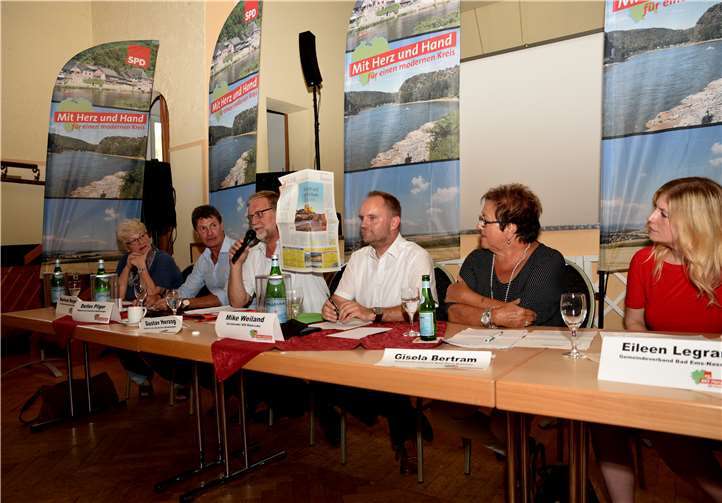 Mit Spannung warteten alle auf die Meinung von Bundestagsabgeordneten Gustav Herzog und Wahlkreisabgeordneten Detlev Pilger.