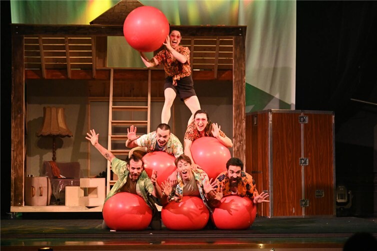 Mit Spaß bei der Sache: Das Ensemble von „Seasons“ begeistert bis zur letzten Minute.  Foto: Ralf Mohr