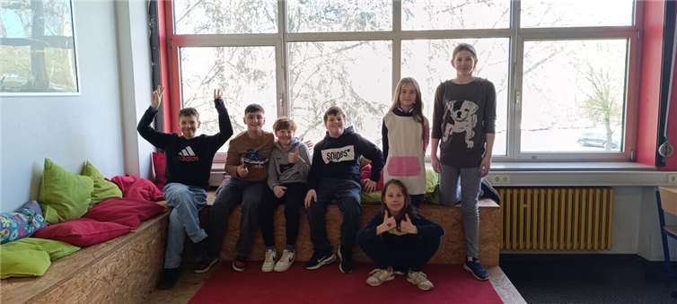 Mit Spaß und Neugier beim Ernährungskurs dabei – die teilnehmenden Kinder der Carmen-Sylva-Schule haben beim Ernährungskurs „Iss tight“ viel gelernt. Foto: Pascal Kirstges