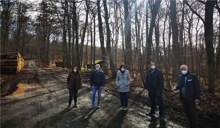 Mit Spendengeldern und Karnevalistenpower möchte das designierte Prinzenpaar für die Kampagne 2022 gemeinsam mit vielen weitere Karnevalisten die Wiederaufforstung des heimischen Waldbestandes unterstützen.Foto:privat