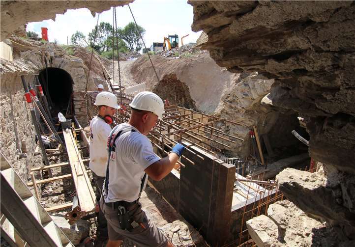 Mit Stahlbeton wurden im September Teile des zerstörten Kriegspulvermagazins rekonstruiert. Ein neuer Notausstieg ermöglicht später eine Öffnung für Besucher.Fotos: Stadt Koblenz