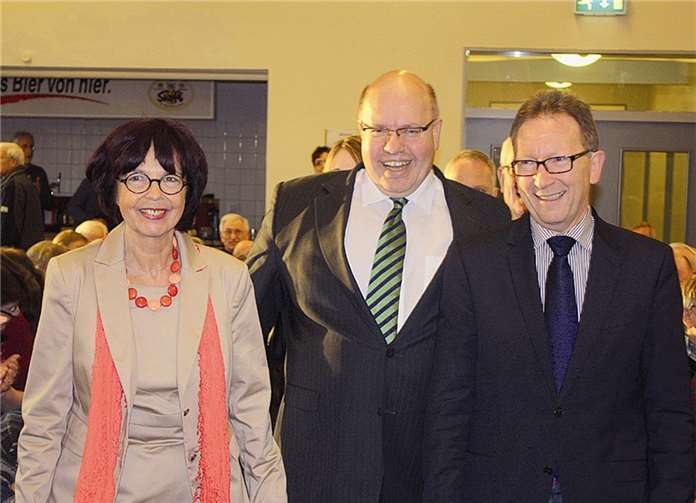 Mit Standing Ovations wurde der prominente Gast von seinen Parteifreunden begrüßt. DL