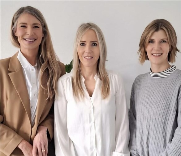 Mit Stefanie Dierkes (links) und Daniela Rünz (rechts) gewinnen die Fachkliniken in Saffig und Lahnstein zwei engagierte und fachlich versierte Oberärztinnen. Chefärztin Dr. Esther Jacobi (Mitte) hieß die beiden Kolleginnen herzlich Willkommen.