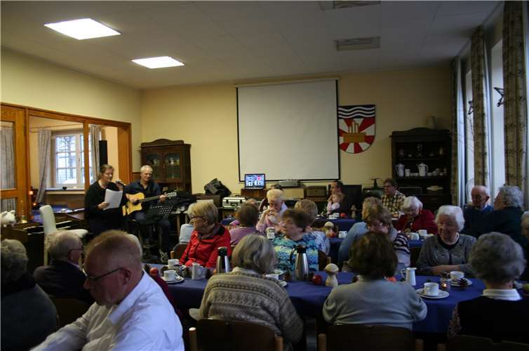 Mit Stephanie Hopp (Gesang) und Marco Wrobel (Gitarre) erlebten die zahlreichen Besucher einen besonderen Nachmittag.Foto: privat