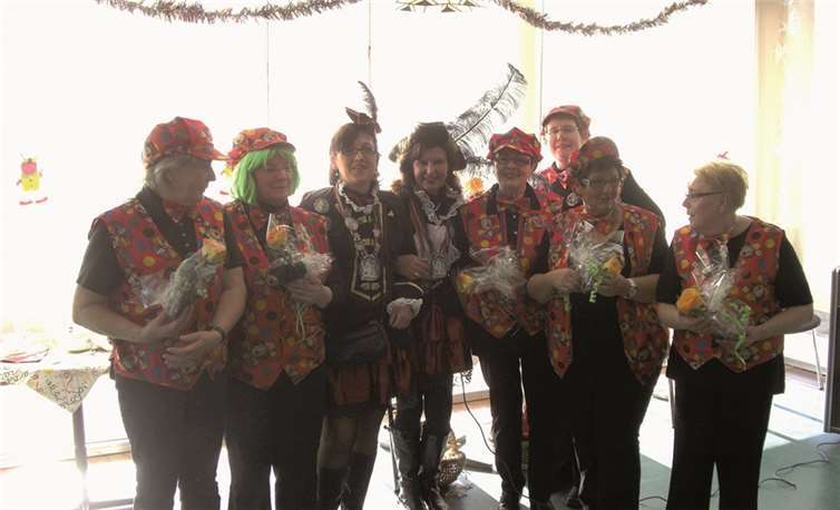 Mit Sträußchen wurden die Obermöhn und ihr Gefolge verabschiedet.privat