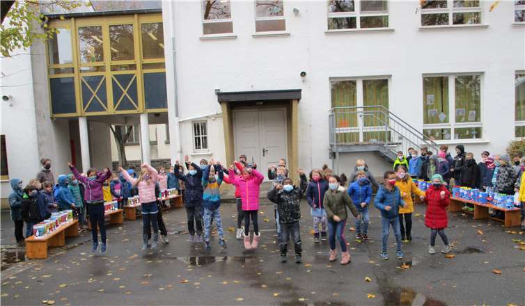 Mit Tänzen wurde für gute Laune gesorgt. Fotos: privat