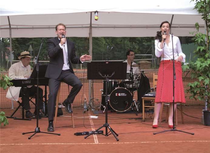 Mit Temperament und Gefühl begeisterte „Songs To Go“ das Publikum beim TC Rot-Weiß Rheinbach.privat