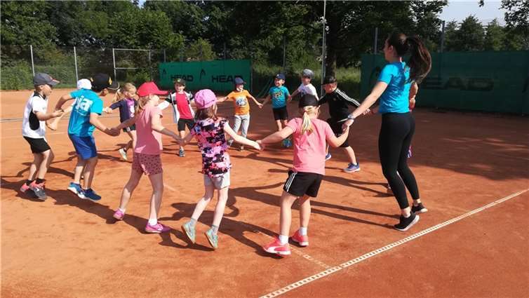 Mit Tennis und weiteren Spielen kommt der Spaß nicht zu kurz. Quelle: Tennisclub Dierdorf e.V.