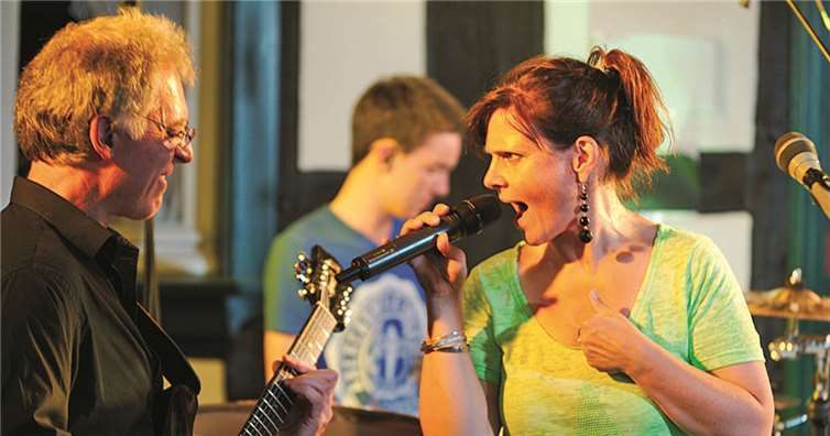 Mit „The Basics“ ist eine Rock- und Pop-Band zu Gast im Himmeroder Hof, die es versteht, die Zuschauer zu begeistern.privat