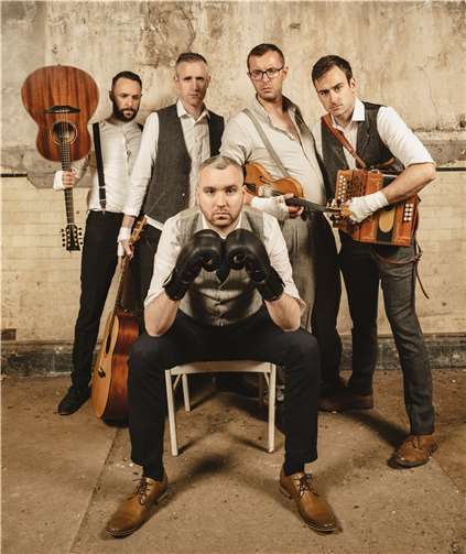 Mit „The Rapparees“ kommt im Juli eine Top-Band direkt aus Irland in den Westerwald.  Foto: Decci Gallen