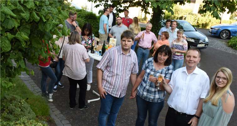 Mit Thomas und Susanne Vis Mitte freuten sich auch Michelle und Patrick über die Wiederwahl