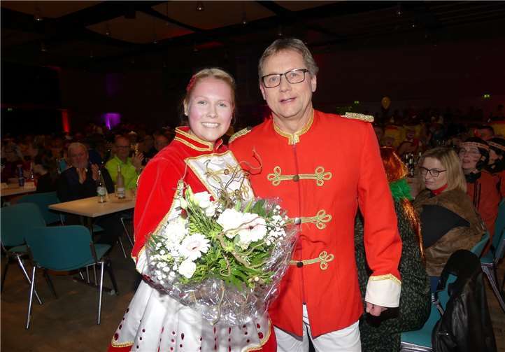 Mit Tochter und Solomariechen Christine durfte der neue Studiosus eine kesse Sohle auf´s Parkett legen.