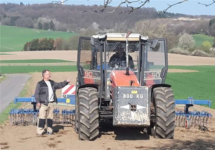 Mit Unterstützung von Michael Ullenbruch ging es ans Werk. Fotos: