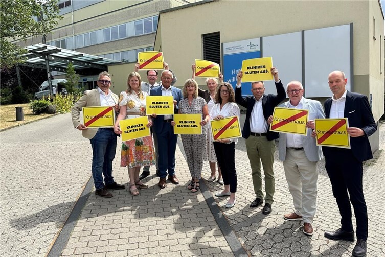 Mit Unverständnis, Empörung und Entsetzen haben die Landräte aus dem Norden von Rheinland-Pfalz im Rahmen ihrer jüngsten Landrätekonferenz Nord im Neuwieder Kreishaus die aktuell auf Bundesebene diskutierten Reformpläne zur finanziellen Stabilisierung der gesetzlichen Krankenversicherung (GKV) zur Kenntnis genommen und gemeinsamen Widerstand angekündigt.